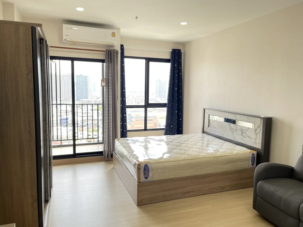 For rent: Supalai Loft Prachathipok-Wongwian Yai. Ready to move in, fully furnished, high floor. Book now!