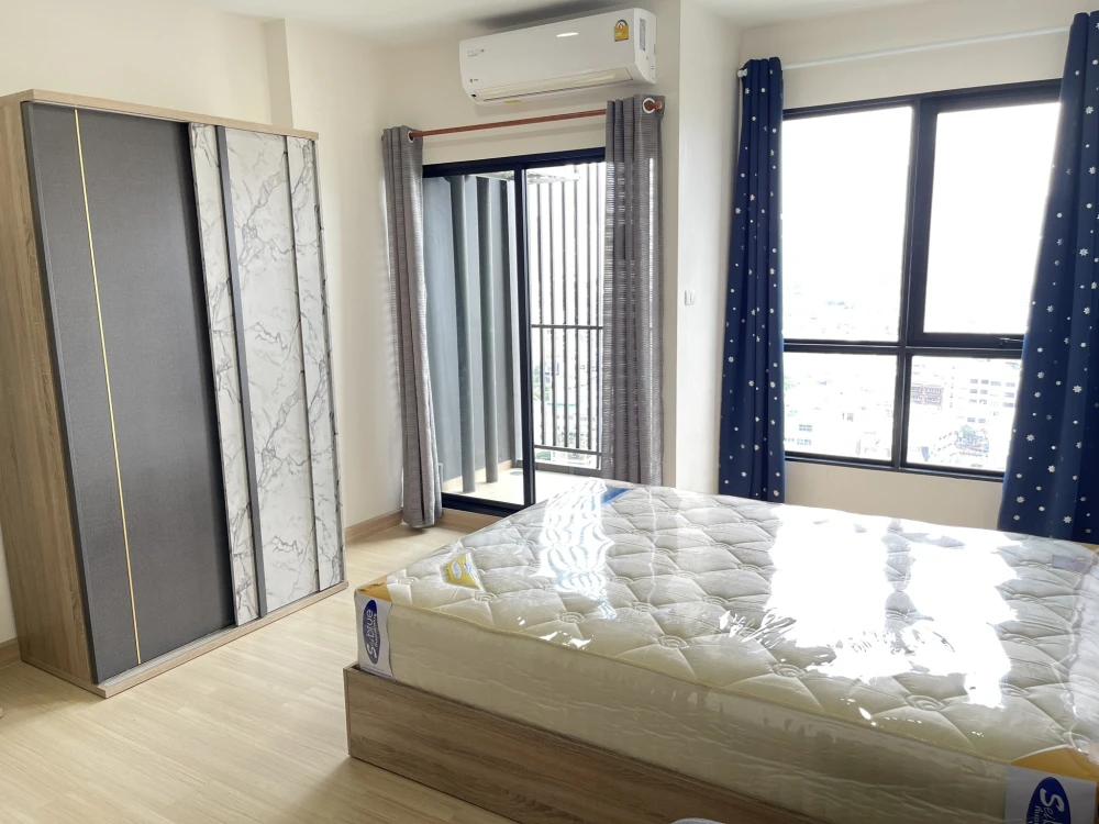 For rent: Supalai Loft Prachathipok-Wongwian Yai. Ready to move in, fully furnished, high floor. Book now!
