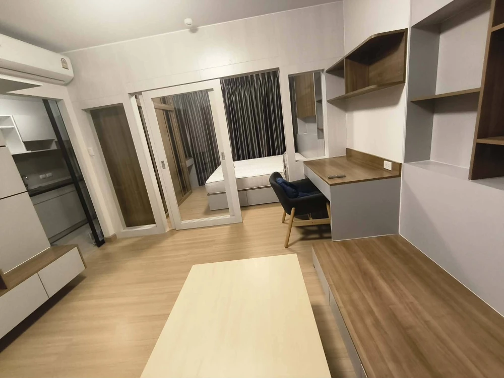 For rent: Supalai Loft Talat Phlu Station, fully furnished unit with glass partition separating rooms. Ready to move in with just your luggage.