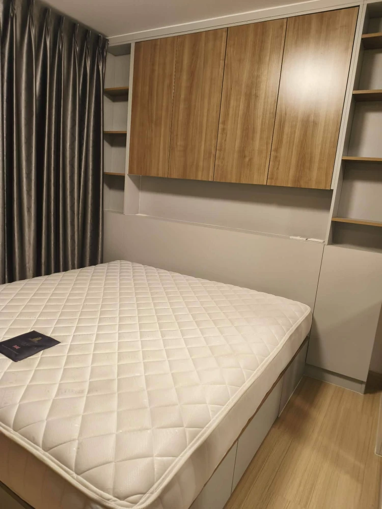 For rent: Supalai Loft Talat Phlu Station, fully furnished unit with glass partition separating rooms. Ready to move in with just your luggage.