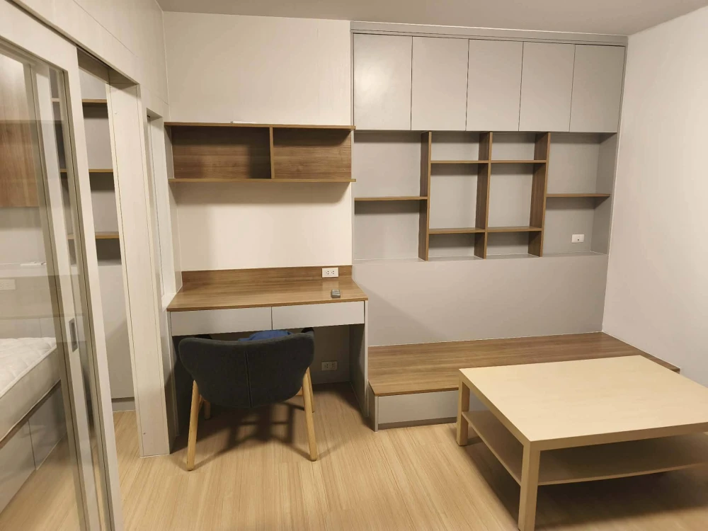 For rent: Supalai Loft Talat Phlu Station, fully furnished unit with glass partition separating rooms. Ready to move in with just your luggage.