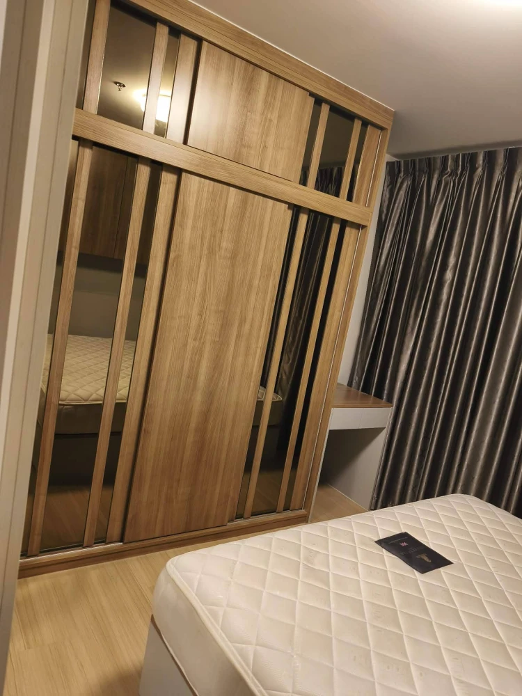 For rent: Supalai Loft Talat Phlu Station, fully furnished unit with glass partition separating rooms. Ready to move in with just your luggage.