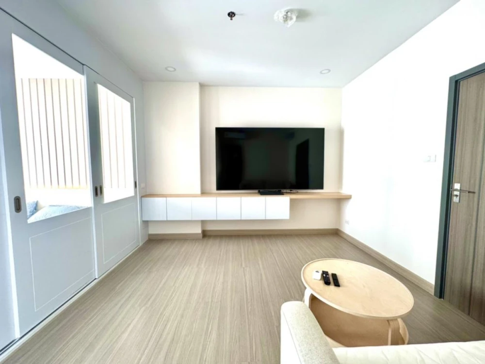 For rent Supalai Loft Sathorn-Ratchapruek, bedroom with built-in furniture, complete with quality electrical appliances. Don't miss it.