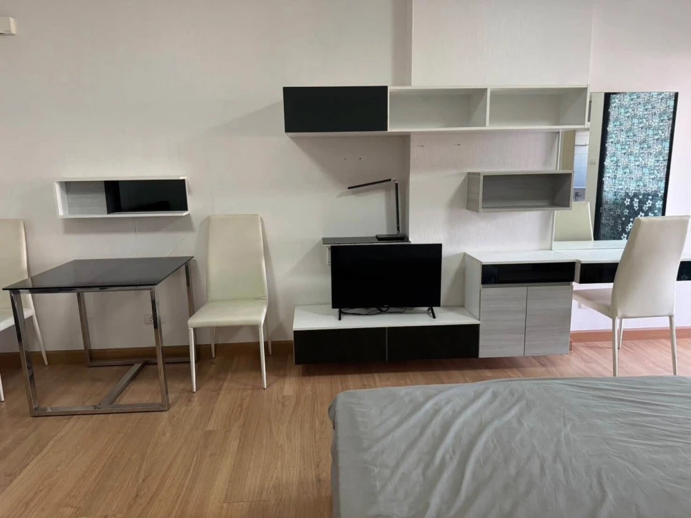 For rent: Supalai Loft Chaengwattana, 20th floor, excellent ventilation, fully furnished. Book now!