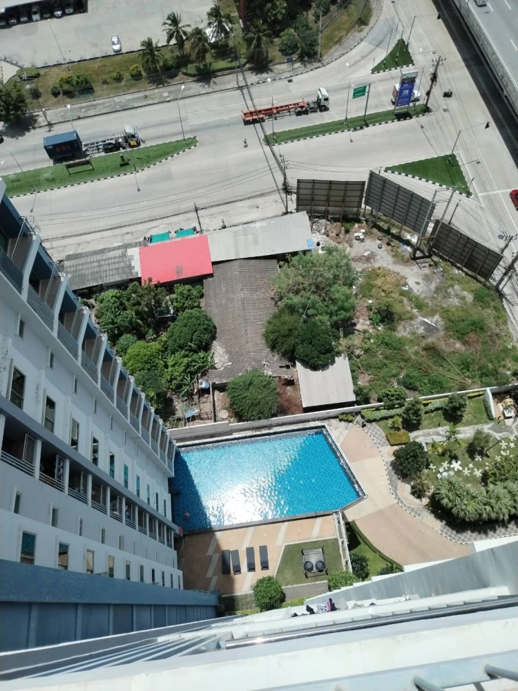 For rent: Supalai Vista Sriracha - Laem Chabang Port Intersection, high floor studio room, swimming pool view, Pattaya, Bang Lamung, cool weather all