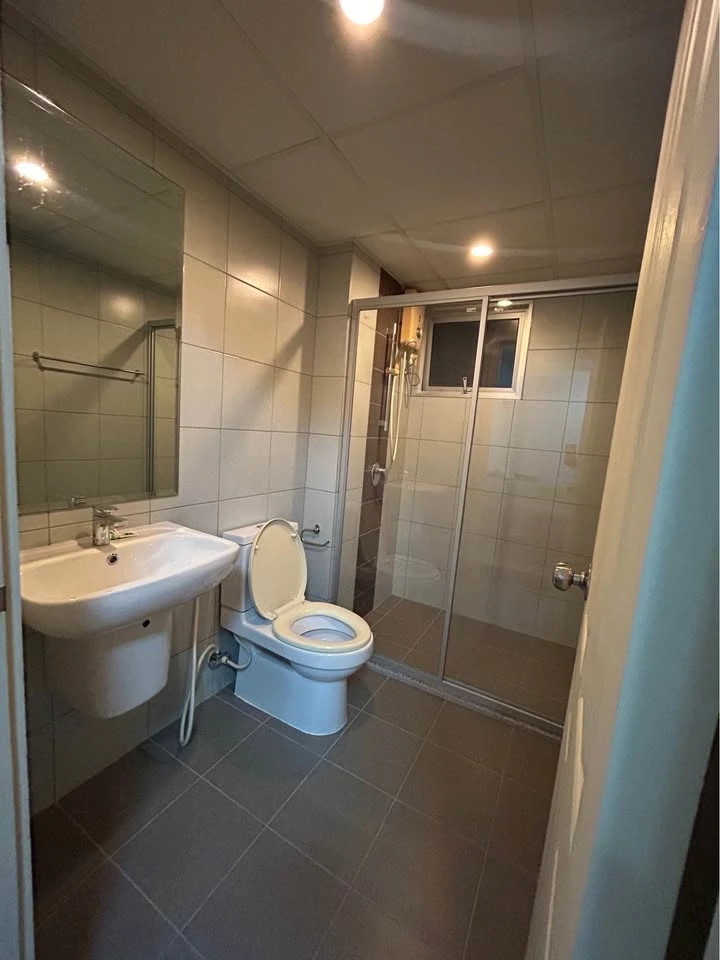 For rent: Supalai Vista, Pak Kret Intersection, studio room, 22nd floor, very high, fully furnished, must book.