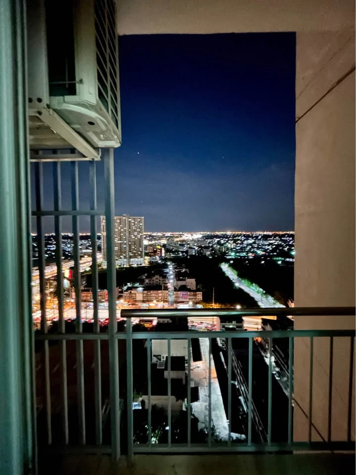 For rent: Supalai Vista, Pak Kret Intersection, studio room, 22nd floor, very high, fully furnished, must book.