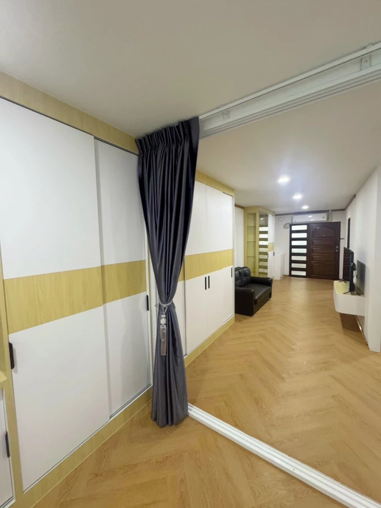 For rent: Supalai Place Sukhumvit 39, spacious room, comfortable, fully equipped, book now before you miss out!!