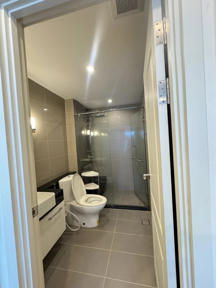 For rent: Supalai Wellington 2, 2nd floor, Building 4. Fully furnished, just move in with your luggage.