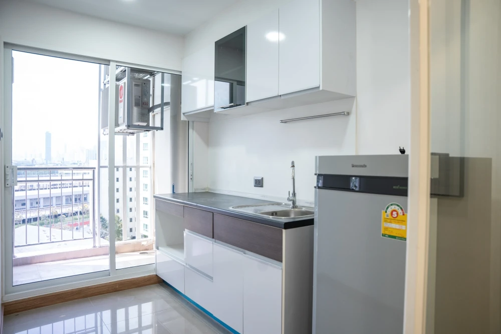 For rent: Supalai Wellington 2, Building 2, 7th floor. Simply decorated in bright, comfortable tones; a very pleasant place to live.