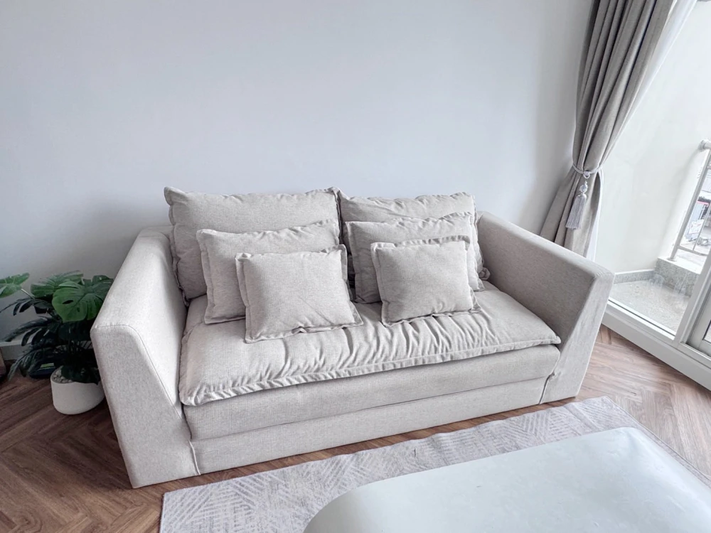 For rent: Supalai Wellington, corner unit, quiet, 4th floor, well-proportioned, fully furnished. First come, first served.