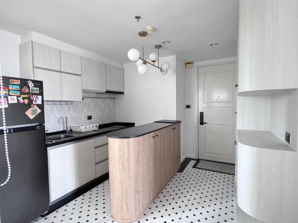 For rent: Supalai Wellington, corner unit, quiet, 4th floor, well-proportioned, fully furnished. First come, first served.
