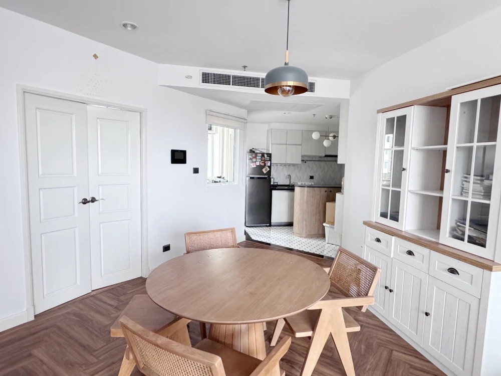 For rent: Supalai Wellington, corner unit, quiet, 4th floor, well-proportioned, fully furnished. First come, first served.