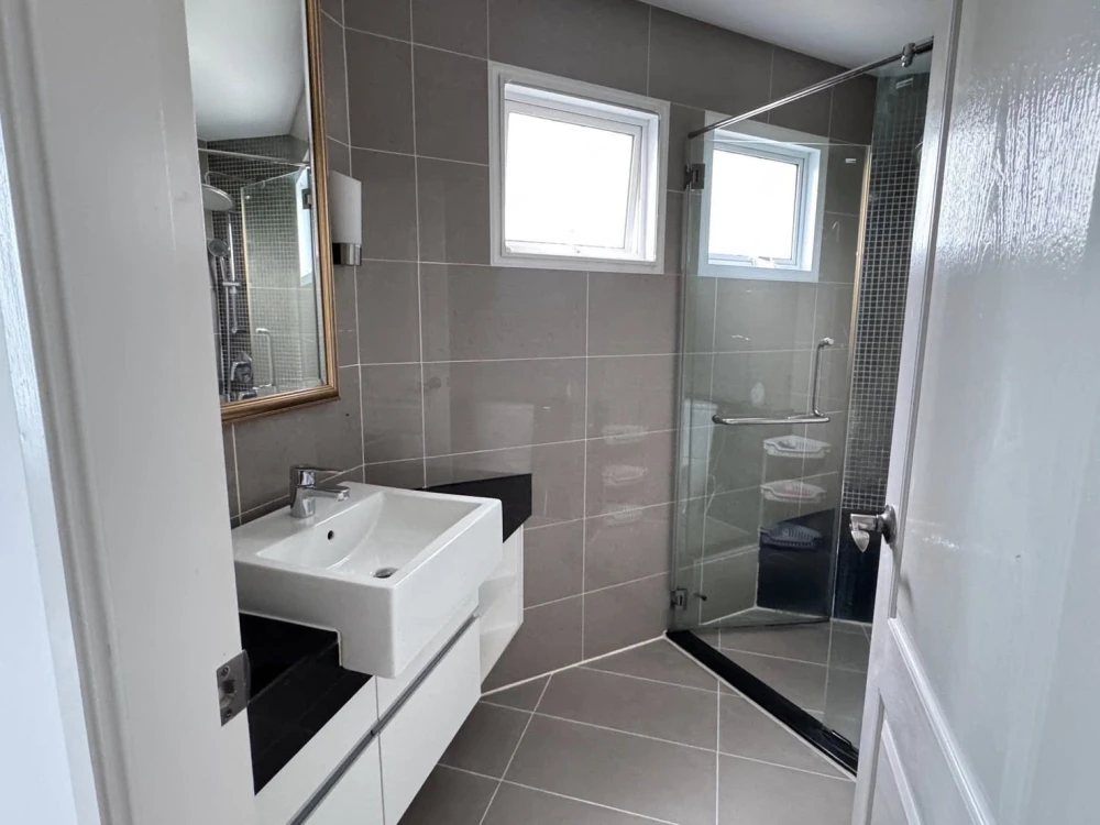 For rent: Supalai Wellington, corner unit, quiet, 4th floor, well-proportioned, fully furnished. First come, first served.