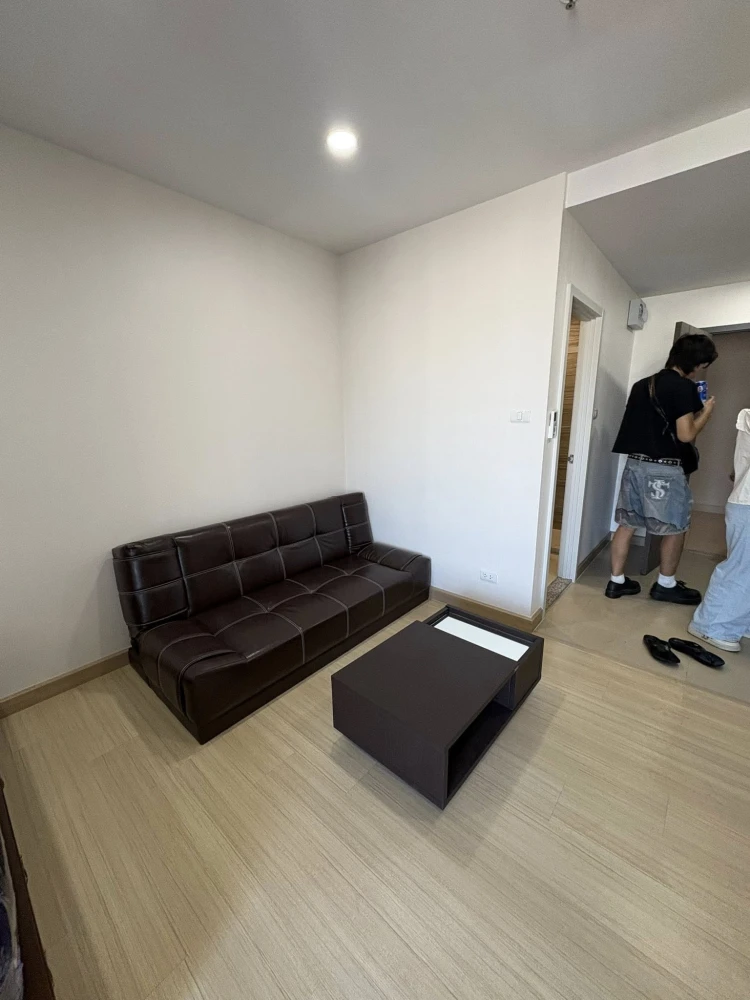For rent: Supalai Veranda Ramkhamhaeng. Very high floor unit with excellent ventilation. Fully furnished. Don't miss out!