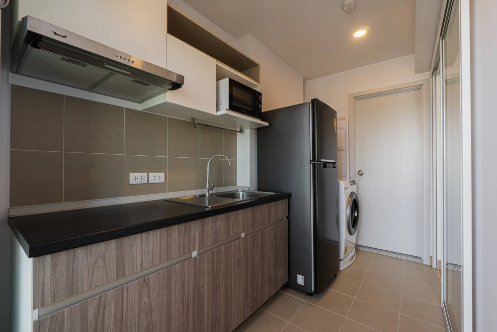 For rent: Supalai Veranda Ramkhamhaeng, Building B, 15th floor, Osotspa side, kitchen with balcony, fully furnished, very livable.