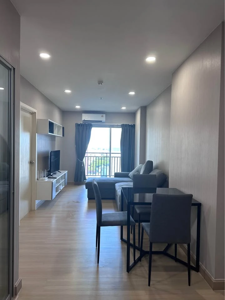 For rent: Supalai Veranda Phasi Charoen Station, spacious room, comfortable, not cramped, swimming pool view, ready to move in.