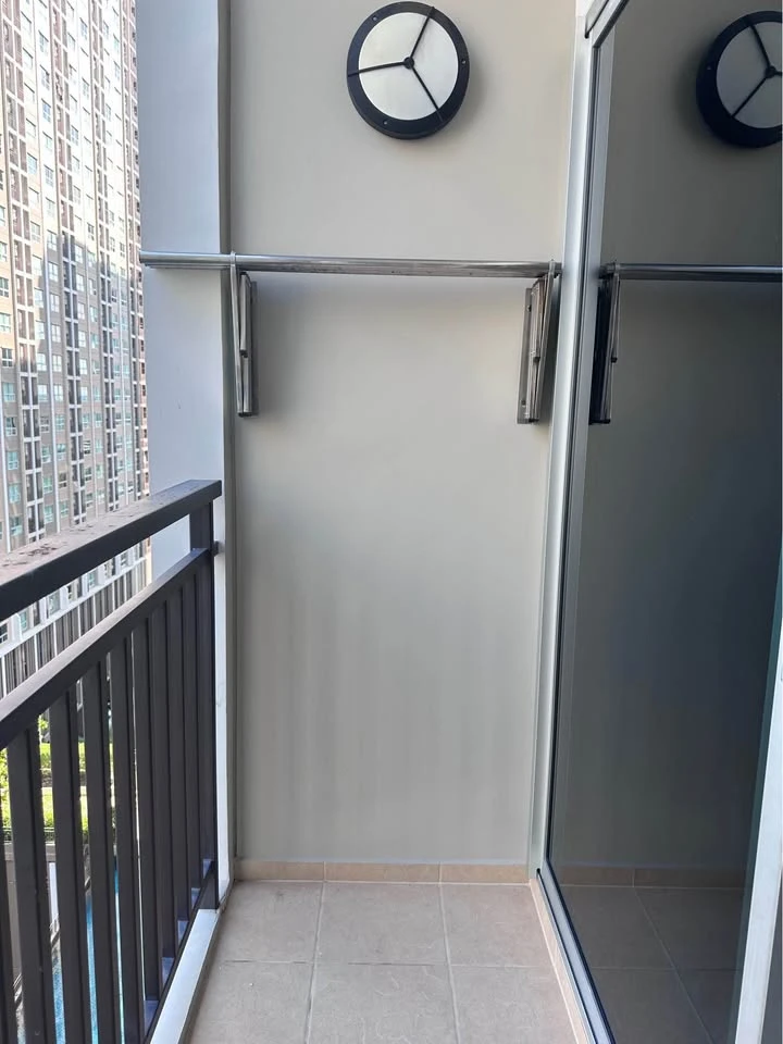 For rent: Supalai Veranda Phasi Charoen Station, spacious room, comfortable, not cramped, swimming pool view, ready to move in.