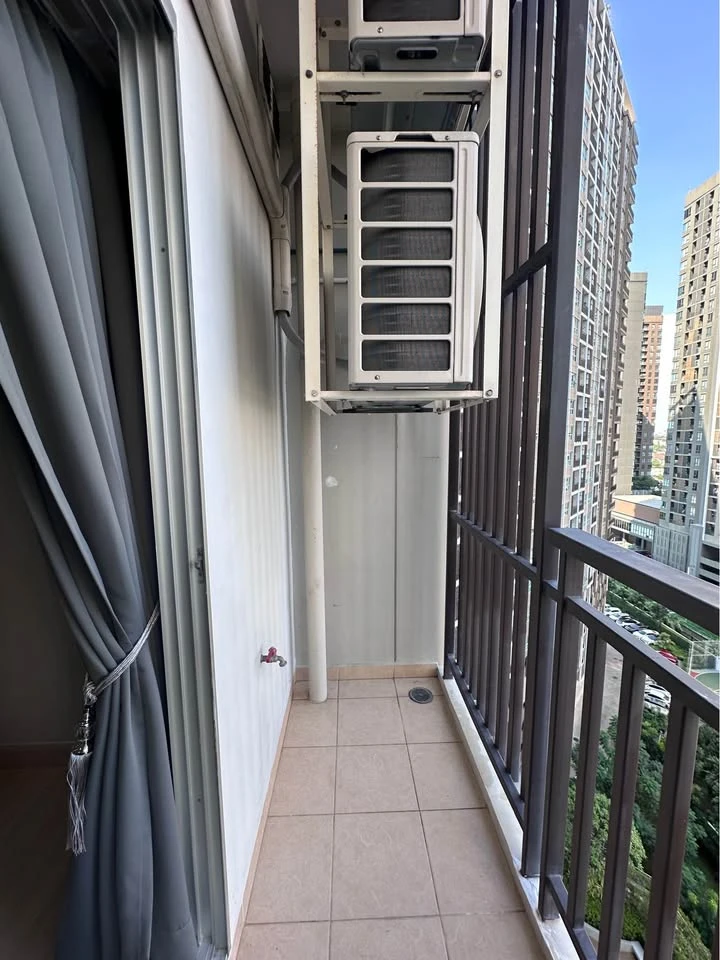 For rent: Supalai Veranda Phasi Charoen Station, spacious room, comfortable, not cramped, swimming pool view, ready to move in.