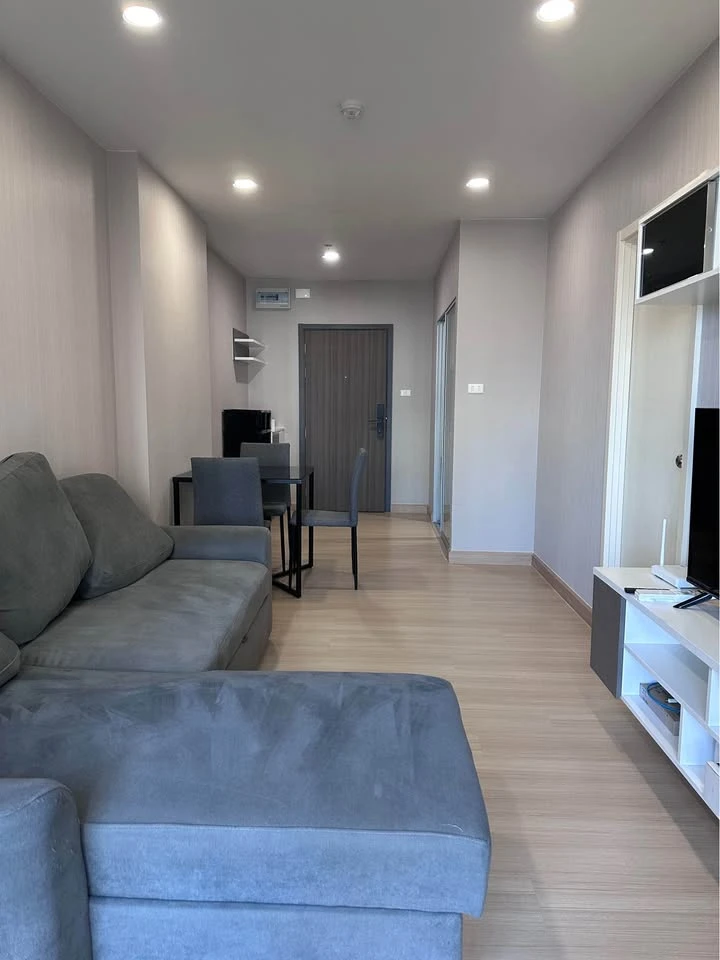 For rent: Supalai Veranda Phasi Charoen Station, spacious room, comfortable, not cramped, swimming pool view, ready to move in.