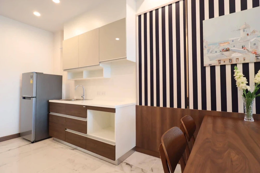 For rent Supalai Elite Surawong, spacious room, lots of usable space, decorated in a controlled tone, built-in walls, very cool, hurry and book now!