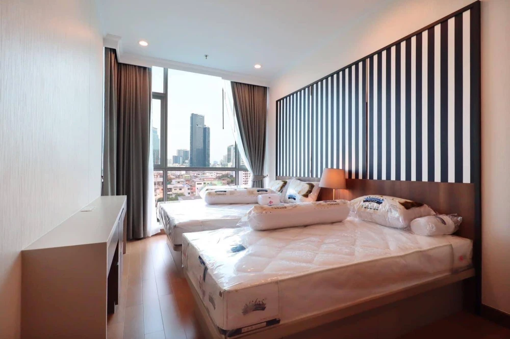 For rent Supalai Elite Surawong, spacious room, lots of usable space, decorated in a controlled tone, built-in walls, very cool, hurry and book now!