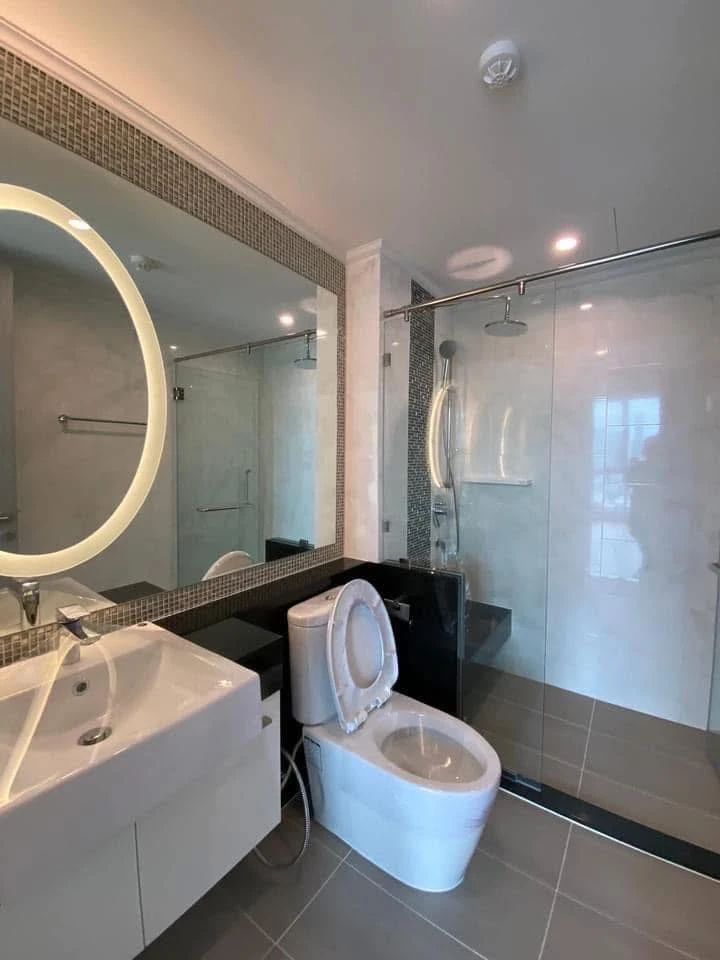 For rent: Supalai Oriental Sukhumvit 39, ready to move in, fully furnished, spacious and comfortable room, reserve now.