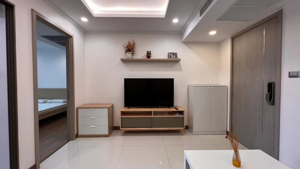 For rent: Supalai Oriental Sukhumvit 39, ready to move in, fully furnished, spacious and comfortable room, reserve now.