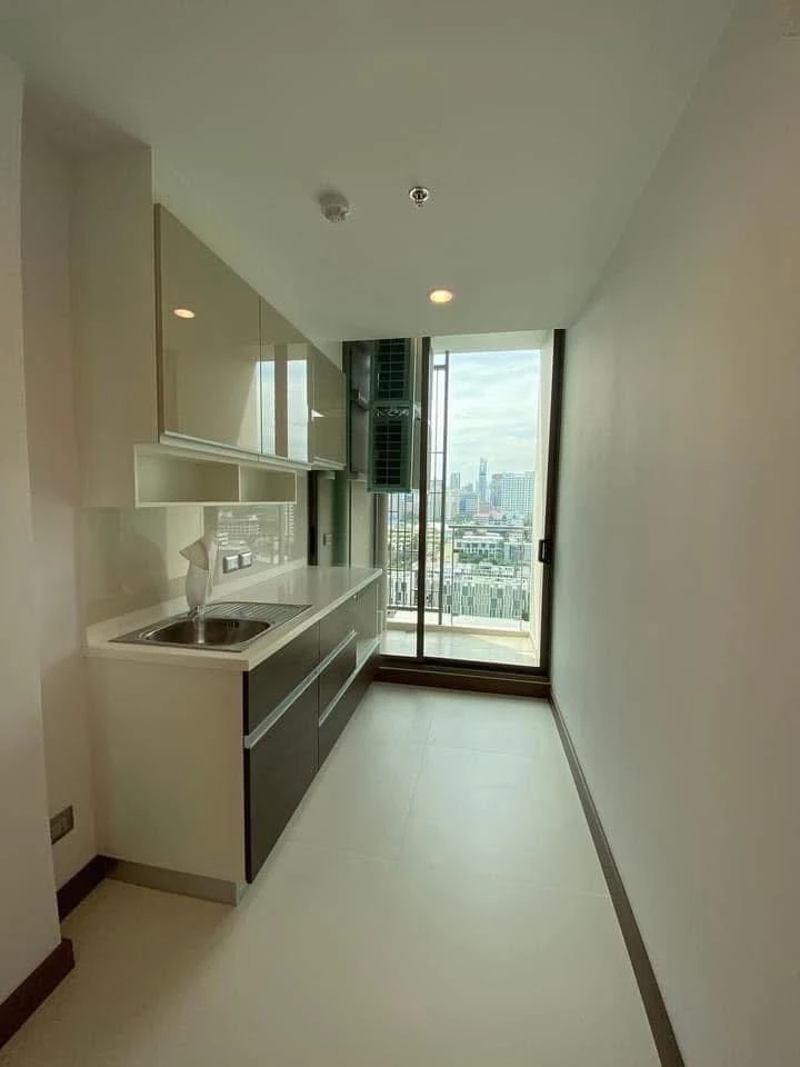For rent: Supalai Oriental Sukhumvit 39, ready to move in, fully furnished, spacious and comfortable room, reserve now.