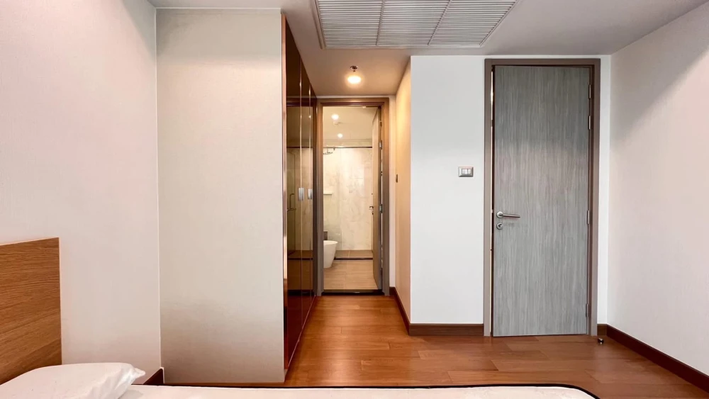 For rent: Supalai Oriental Sukhumvit 39, ready to move in, fully furnished, spacious and comfortable room, reserve now.