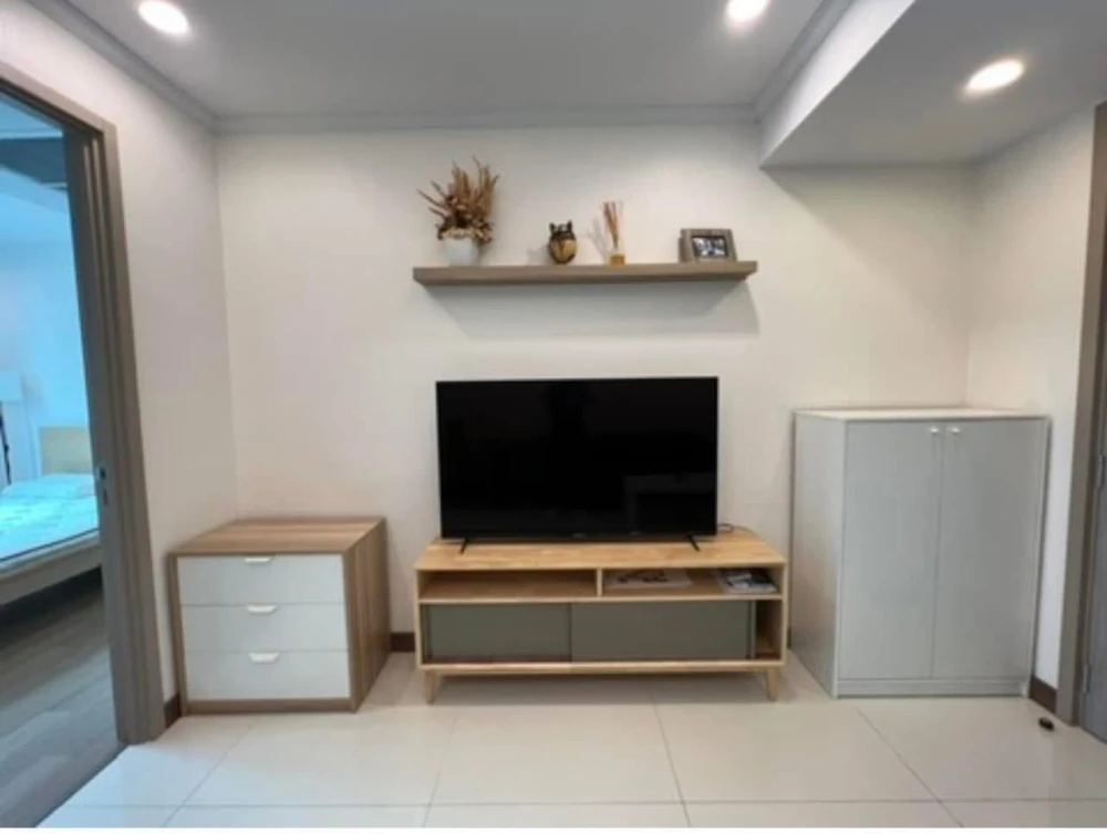 For rent: Supalai Oriental Sukhumvit 39, ready to move in, fully furnished, spacious and comfortable room, reserve now.