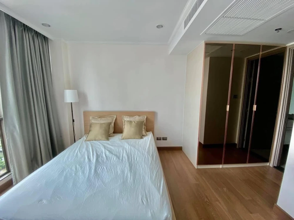 For rent: Supalai Oriental Sukhumvit 39, ready to move in, fully furnished, spacious and comfortable room, reserve now.