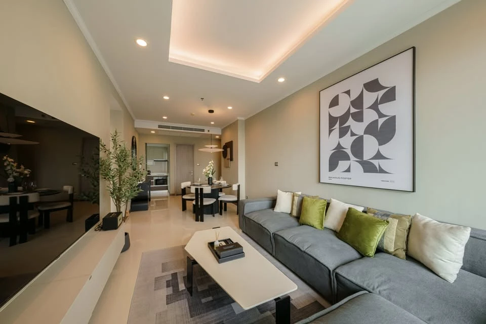 For rent Supalai Oriental Sukhumvit 39, high ceiling room, corner unit, open view! Best location, hurry!