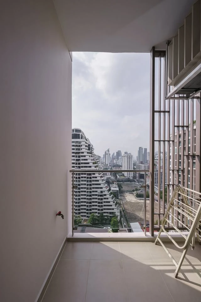 For rent Supalai Oriental Sukhumvit 39, high ceiling room, corner unit, open view! Best location, hurry!