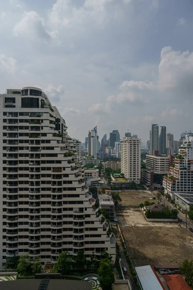For rent Supalai Oriental Sukhumvit 39, high ceiling room, corner unit, open view! Best location, hurry!