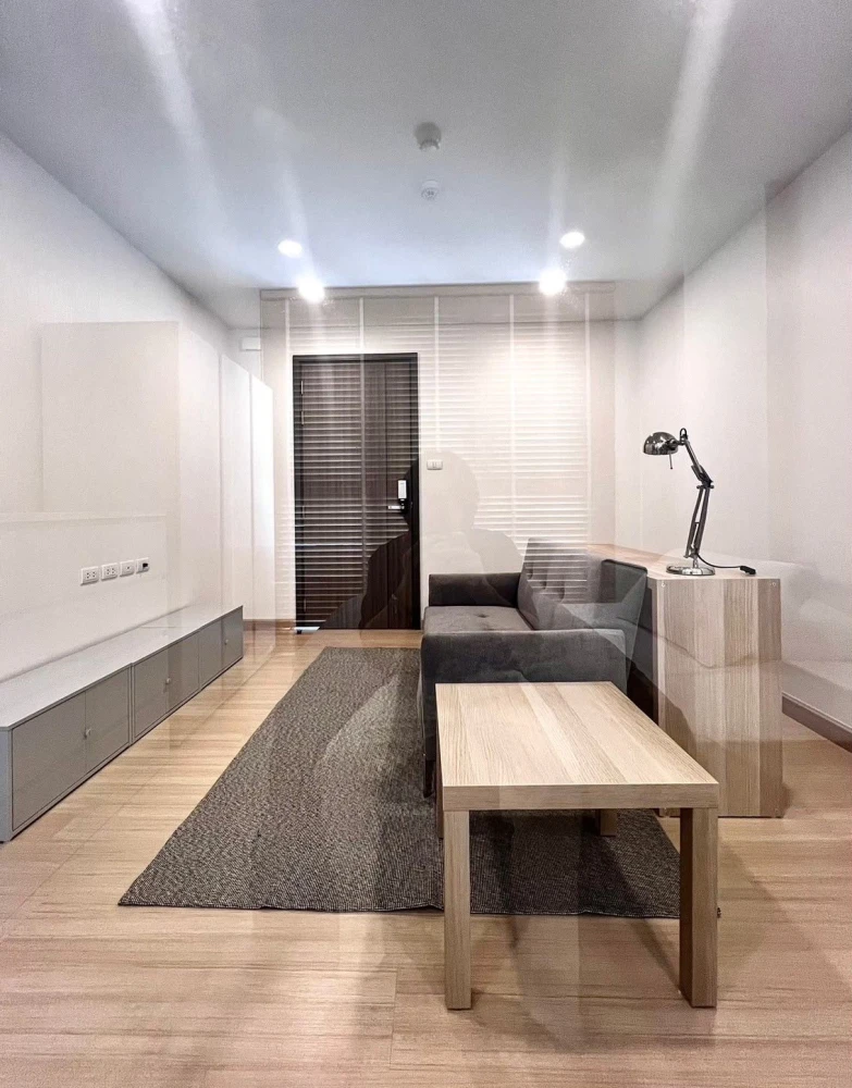 For rent: Supalai Prime Rama 9. The room is well-proportioned, comfortable, spacious, with good natural light and ventilation. It's quiet, perfect for