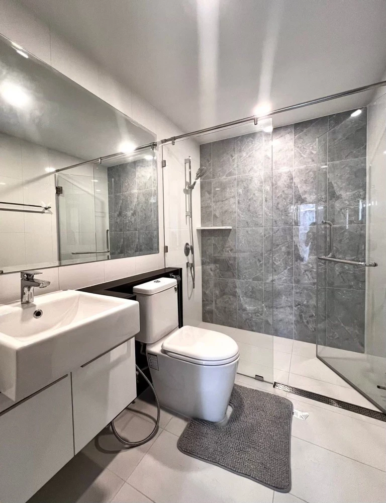 For rent: Supalai Prime Rama 9. The room is well-proportioned, comfortable, spacious, with good natural light and ventilation. It's quiet, perfect for