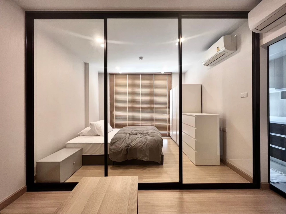 For rent: Supalai Prime Rama 9. The room is well-proportioned, comfortable, spacious, with good natural light and ventilation. It's quiet, perfect for
