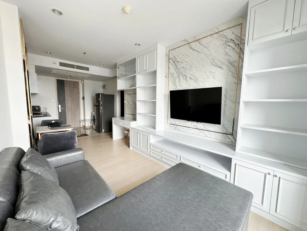For rent: Supalai Lite Ratchada-Narathiwat-Sathorn, high floor unit, good ventilation, fully furnished. Book now before it's too late!