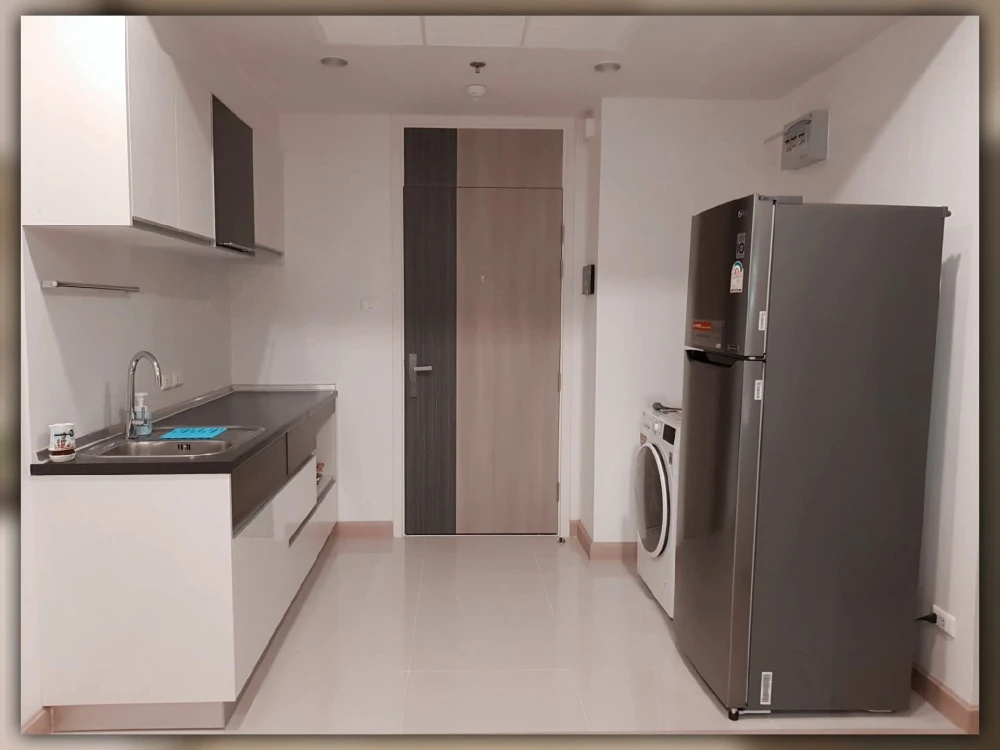 For rent: Supalai Lite Ratchada-Narathiwat-Sathorn, high floor unit, good ventilation, fully furnished. Book now before it's too late!