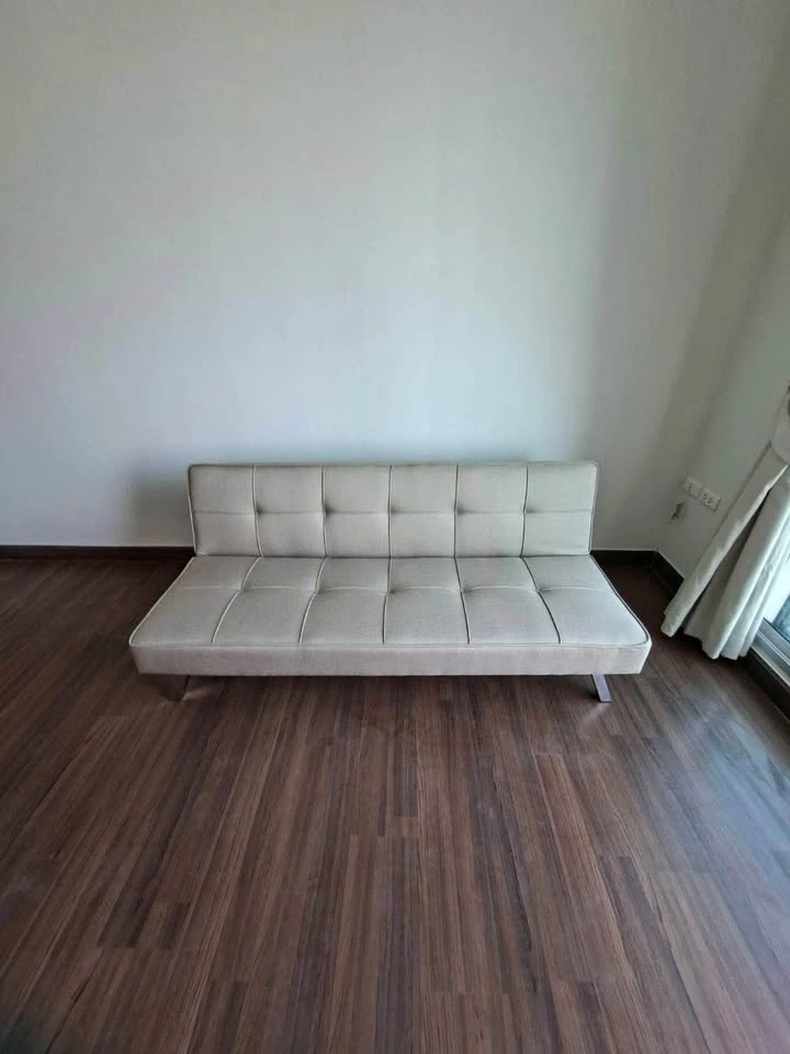 For rent: Supalai Lite Sathorn-Charoenrat, 8th floor. Very spacious room, lower than average price. Just bring your belongings and move in!