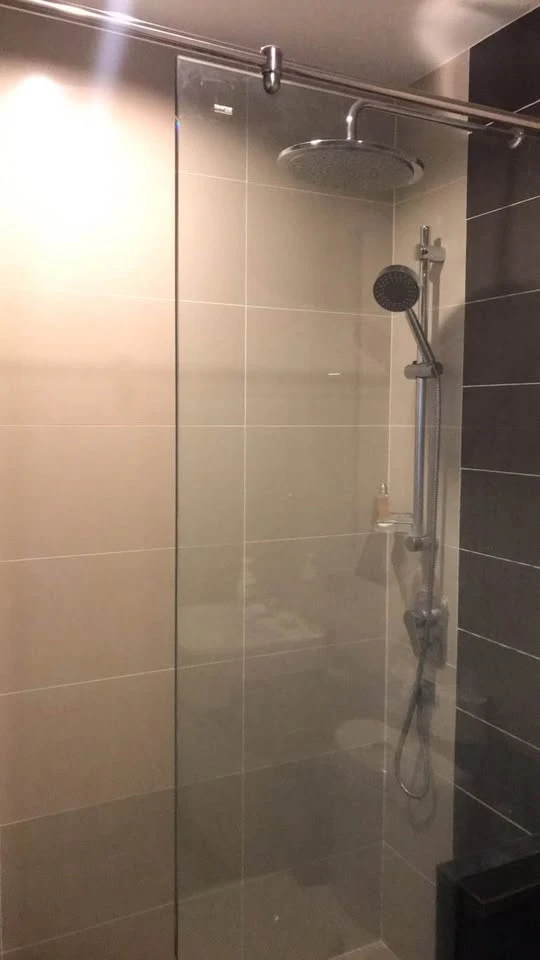 For rent: Supalai Lite Sathorn-Charoenrat, 8th floor. Very spacious room, lower than average price. Just bring your belongings and move in!