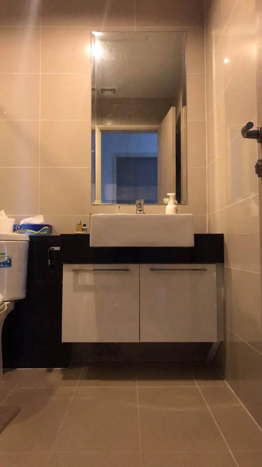 For rent: Supalai Lite Sathorn-Charoenrat, 8th floor. Very spacious room, lower than average price. Just bring your belongings and move in!
