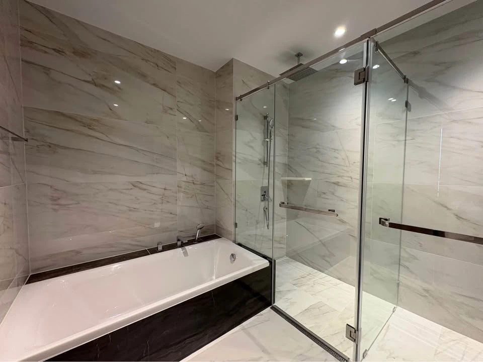 For rent: Supalai Icon Sathorn, high floor, 22nd floor, 3 bedrooms, 2 bathrooms, fully furnished, ready to move in.