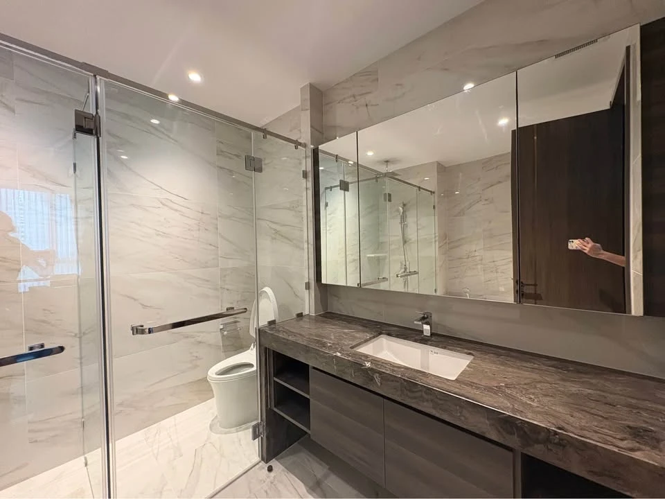 For rent: Supalai Icon Sathorn, high floor, 22nd floor, 3 bedrooms, 2 bathrooms, fully furnished, ready to move in.