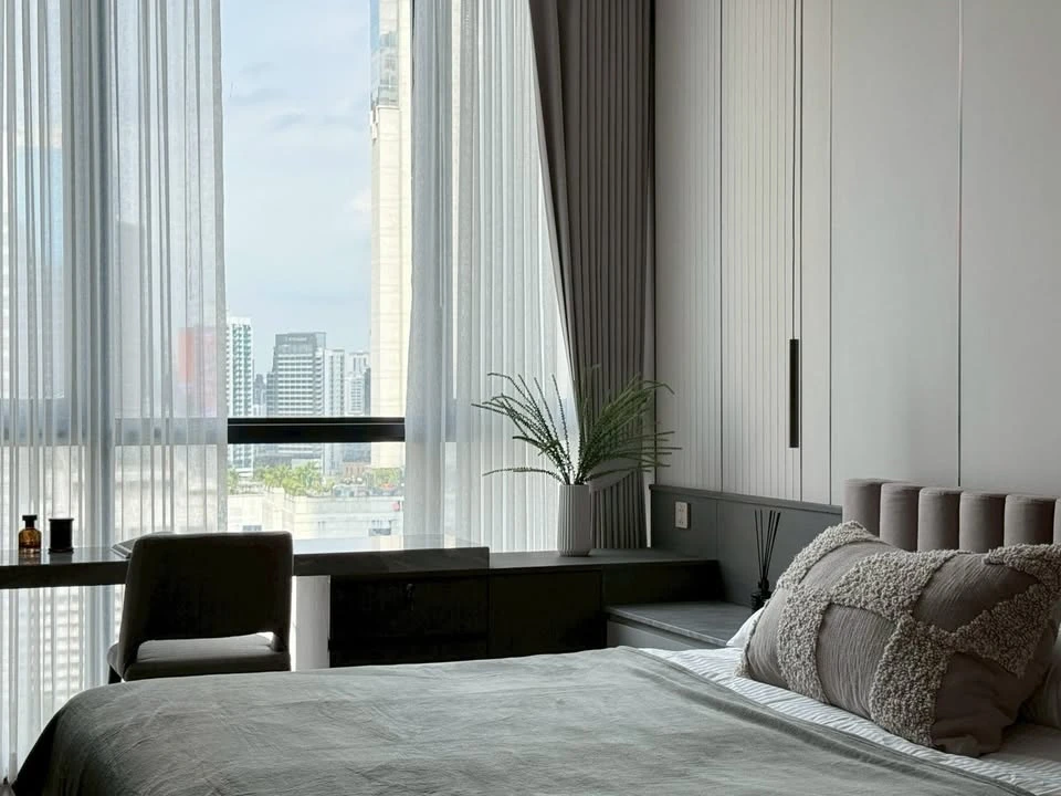 For rent: Supalai Icon Sathorn, high floor, 22nd floor, 3 bedrooms, 2 bathrooms, fully furnished, ready to move in.