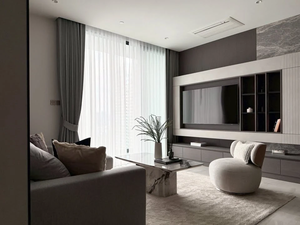 For rent: Supalai Icon Sathorn, high floor, 22nd floor, 3 bedrooms, 2 bathrooms, fully furnished, ready to move in.
