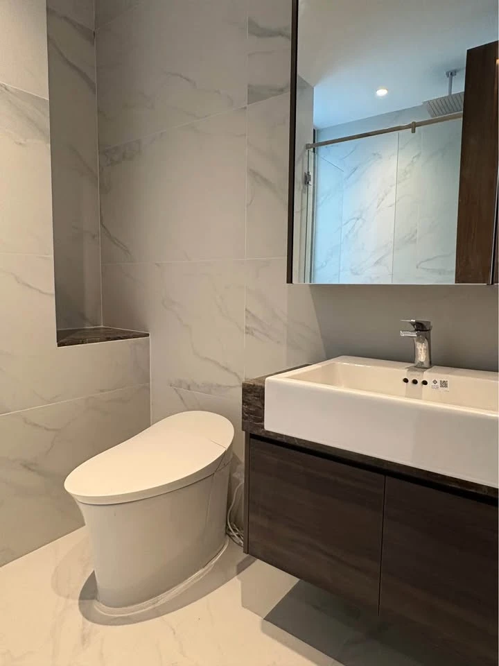 For rent: Supalai Icon Sathorn, high floor, 22nd floor, 3 bedrooms, 2 bathrooms, fully furnished, ready to move in.