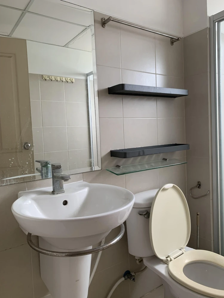 For rent Supalai Park Ekkamai-Thonglor, Studio room, 19th floor, comfortable, not cramped, in the heart of the city, don't miss it.