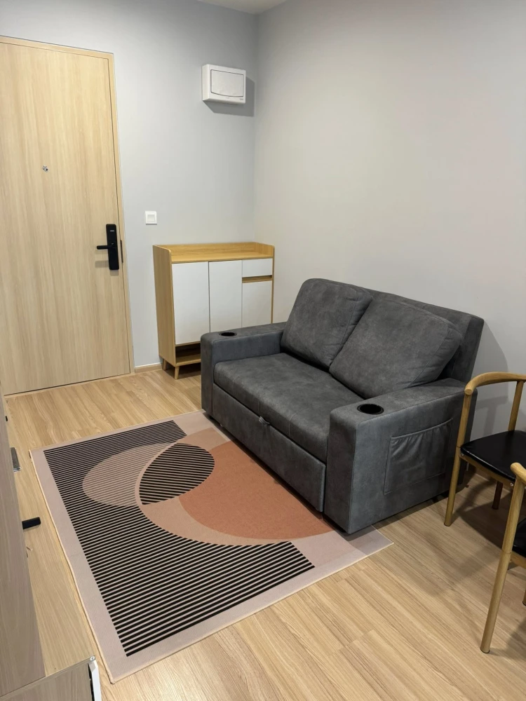 For rent: Skyrise Avenue Sukhumvit 64, 28 sq.m., 3rd floor, Building D. Fully furnished with all appliances; just bring your belongings and move in.
